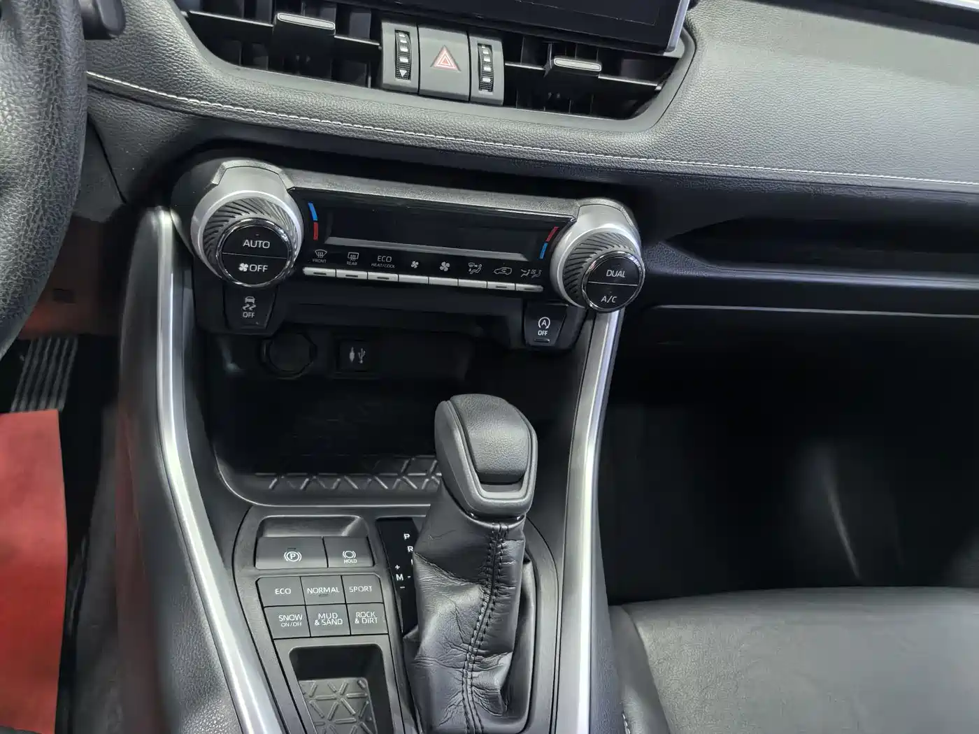 Toyota Wildlander 2021 2.0L CVT 4WD Luxury Edition фото 9