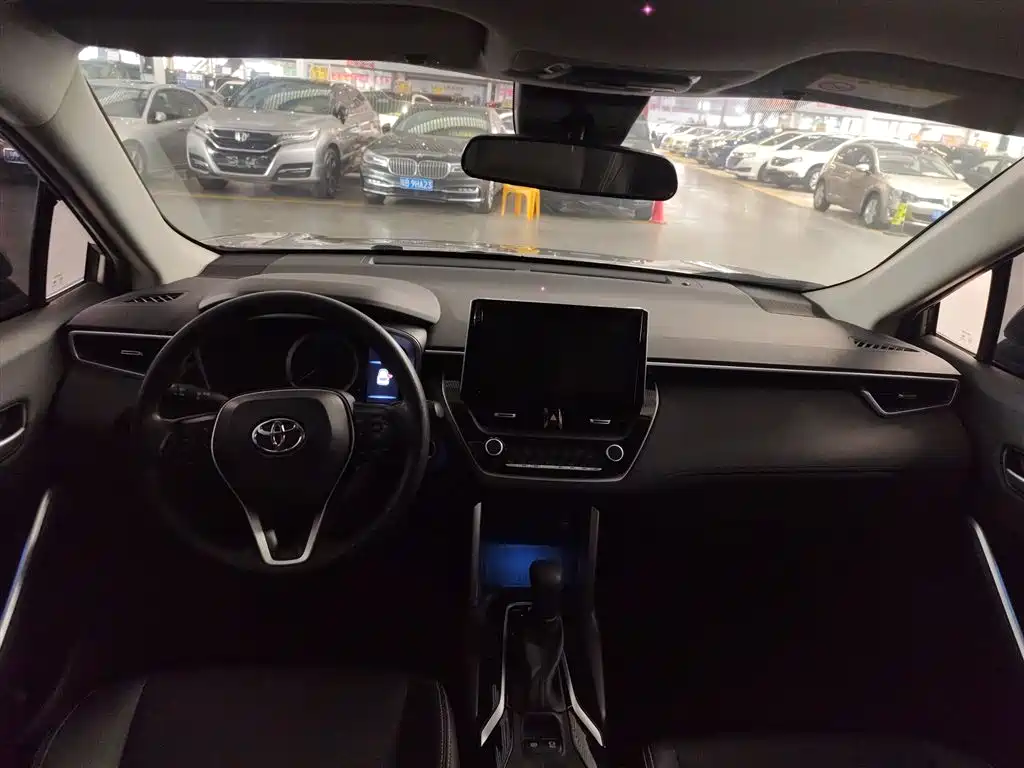 Toyota Frontlander 2022 2.0L CVT Luxury PLUS Edition фото 10