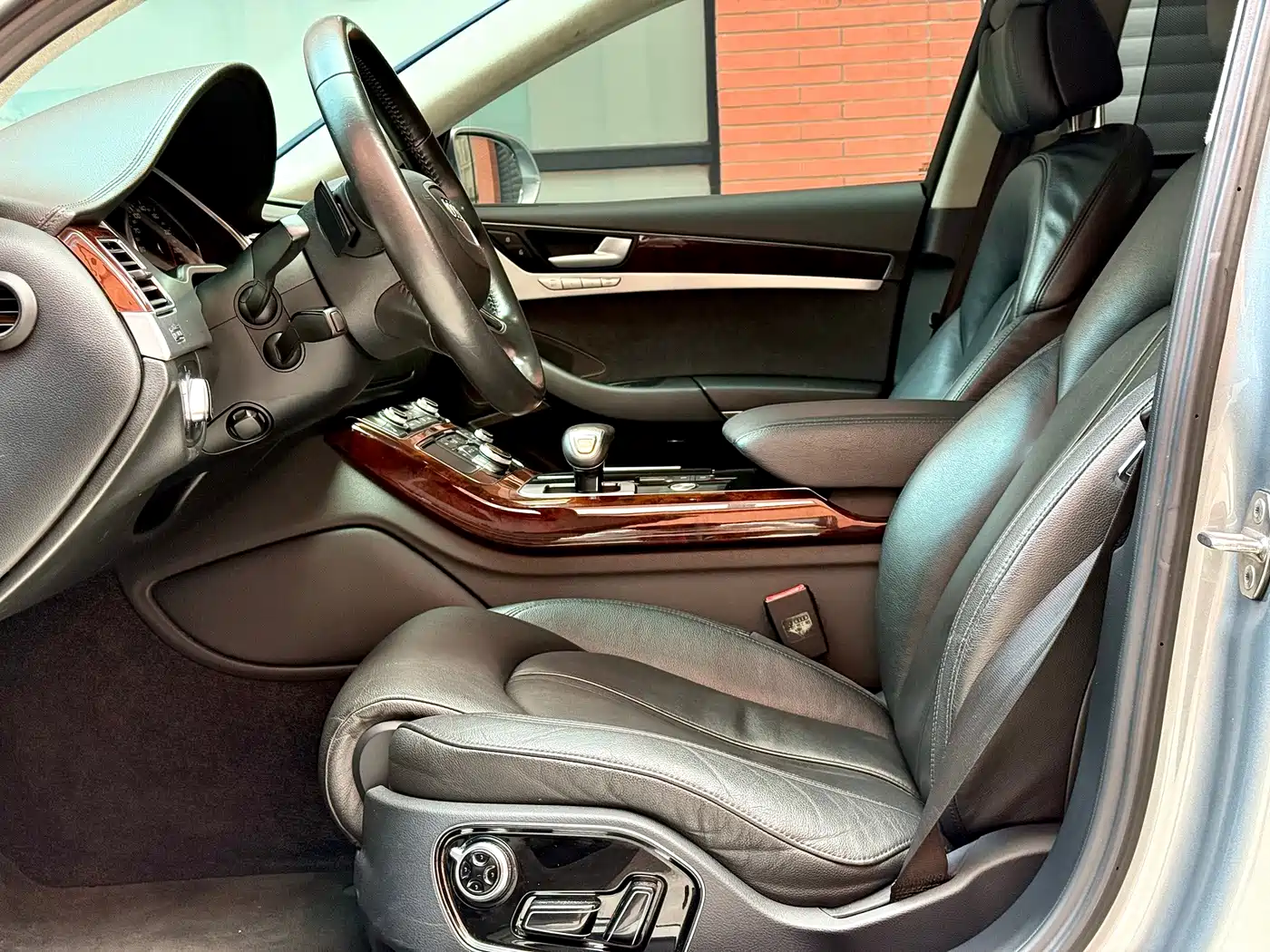 Фото 8 - Audi A8