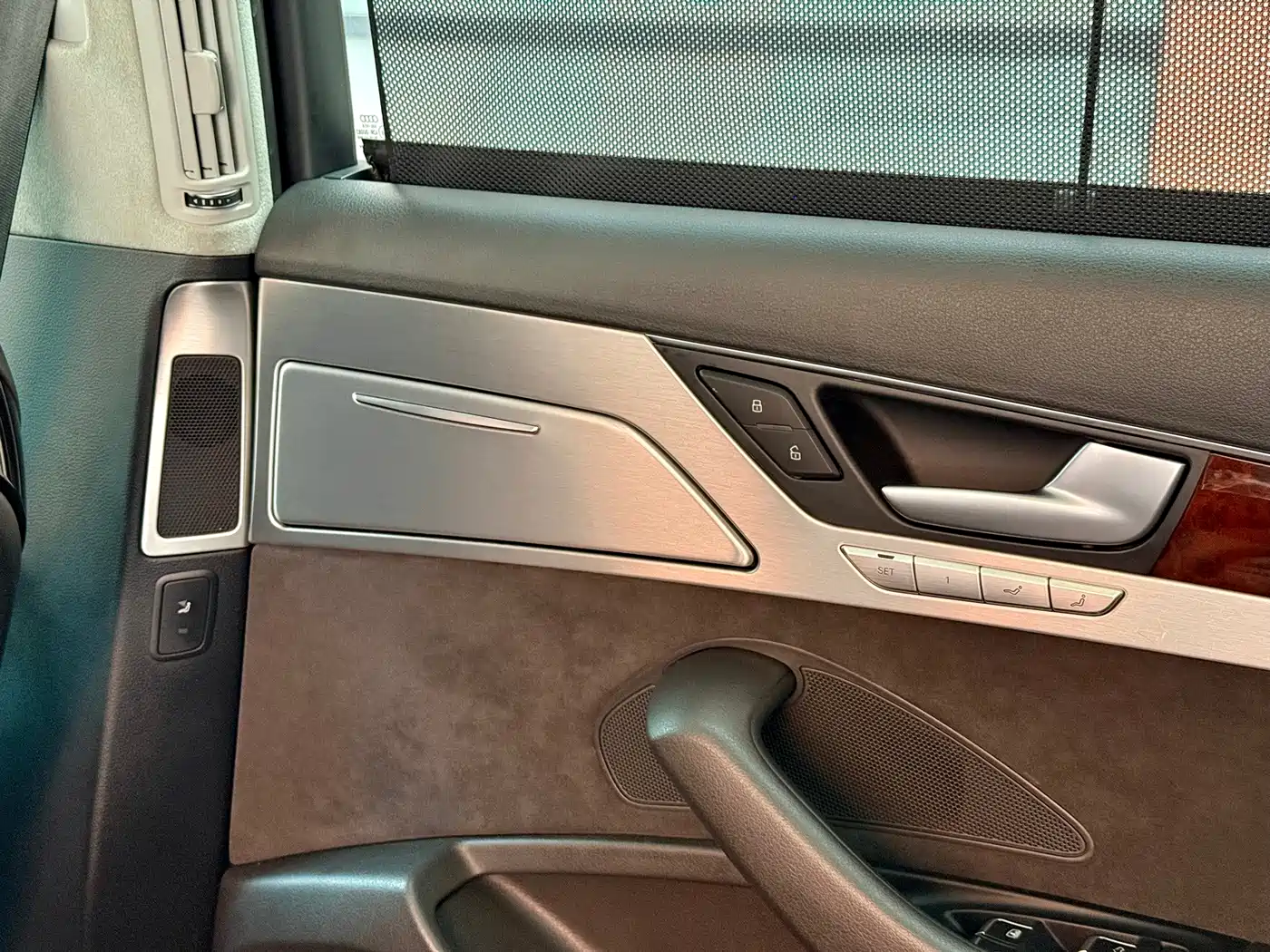 Фото 13 - Audi A8