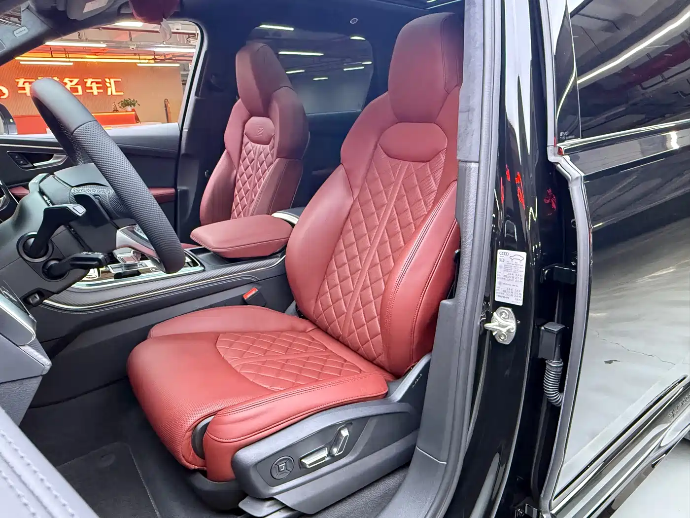 Audi SQ7 2024 4.0 TFSI фото 4