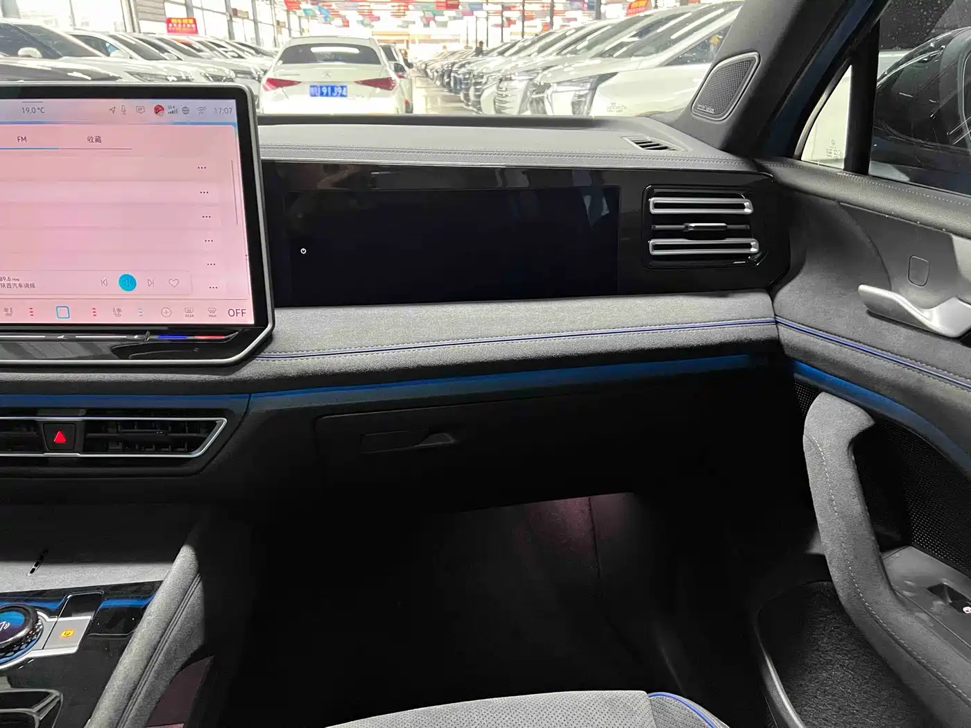 Photo 12 - Volkswagen Tiguan L