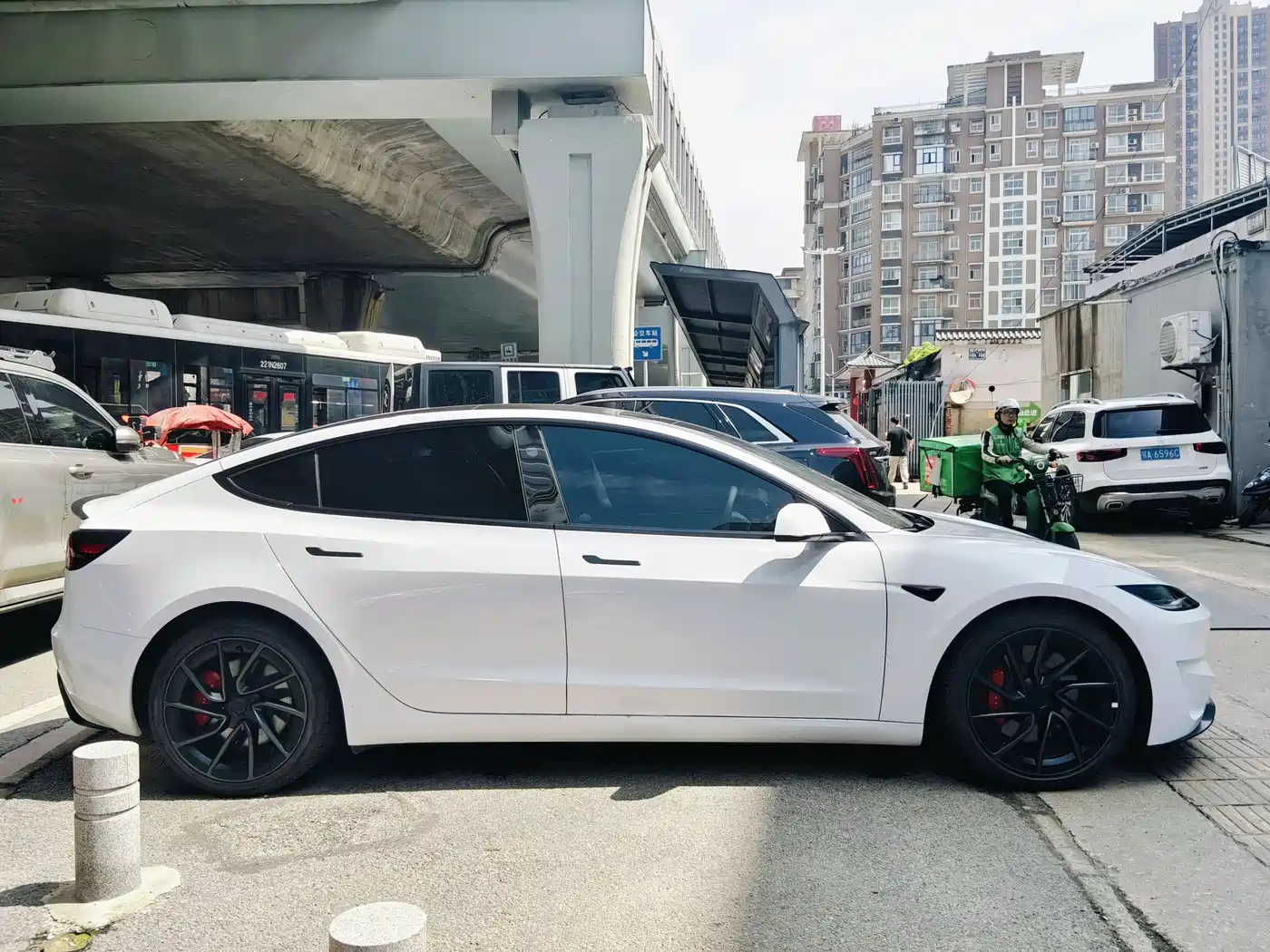 TESLA MODEL 3