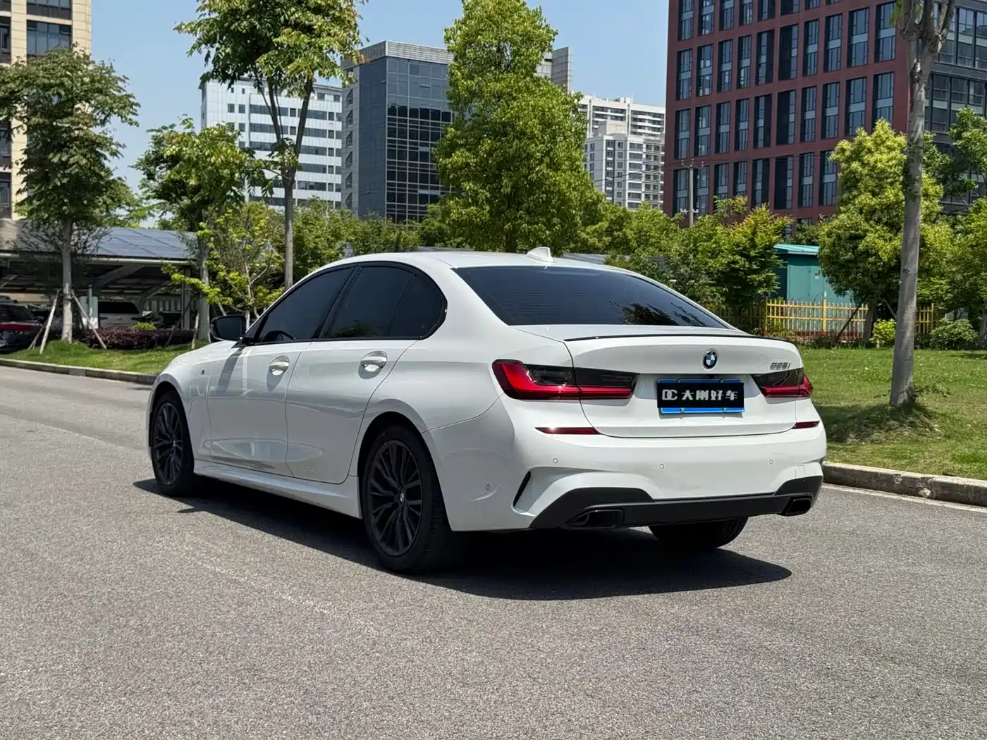 BMW 3 Series 2021 325i M Sport Night Edition фото 6
