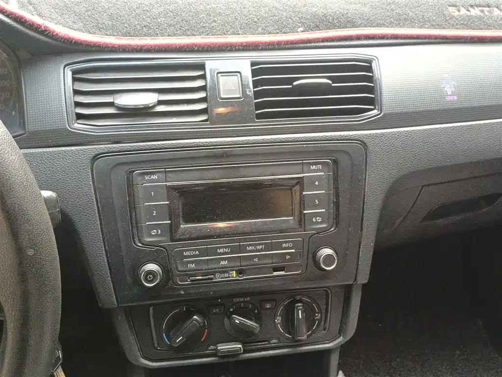 Volkswagen Santana 2016 1.4L Manual Trend Edition фото 6