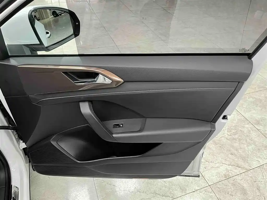 Volkswagen Tharu 2022 280TSI FWD Luxury Edition фото 12