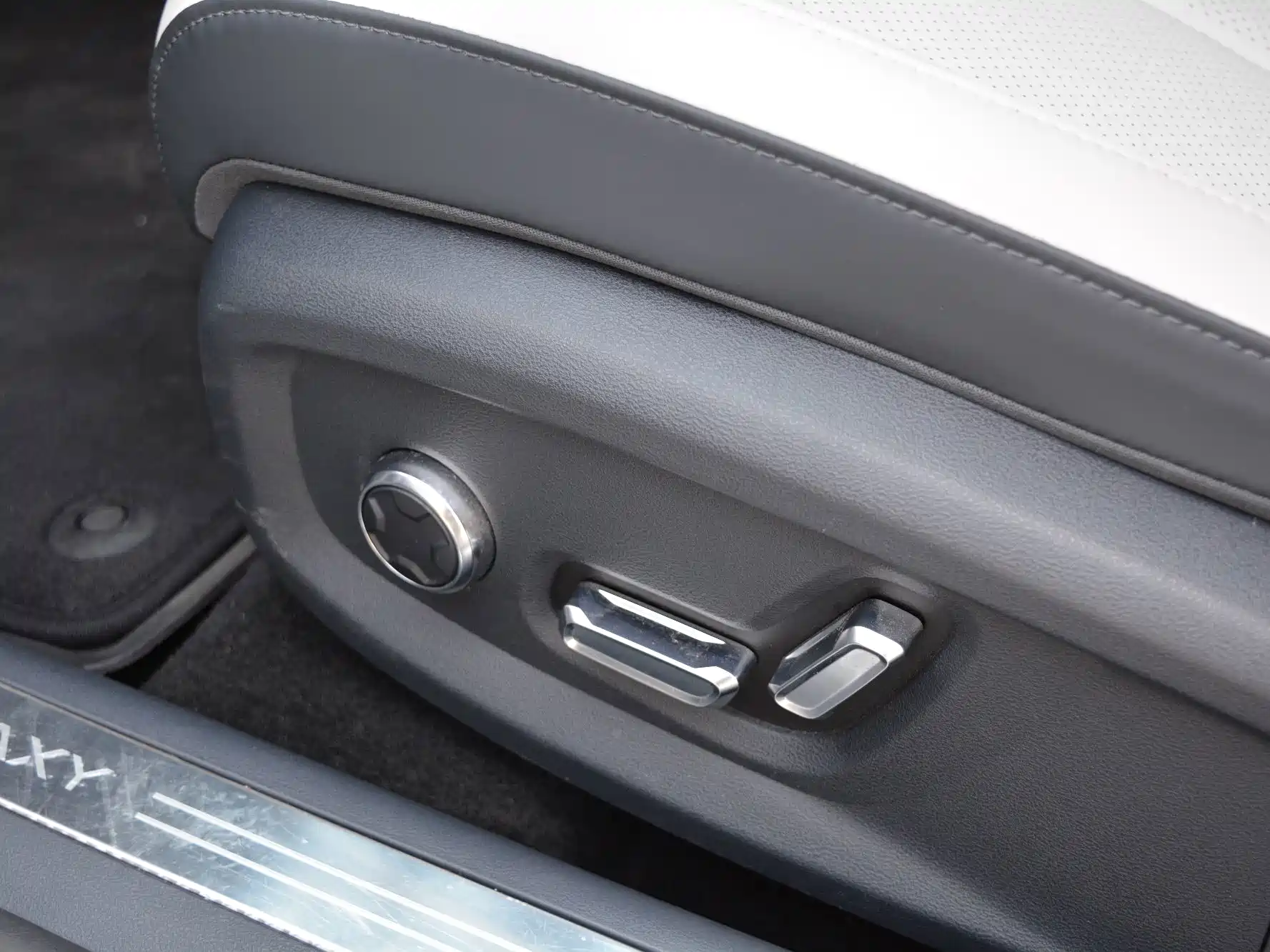 Photo 8 - Geely Galaxy Galaxy E8