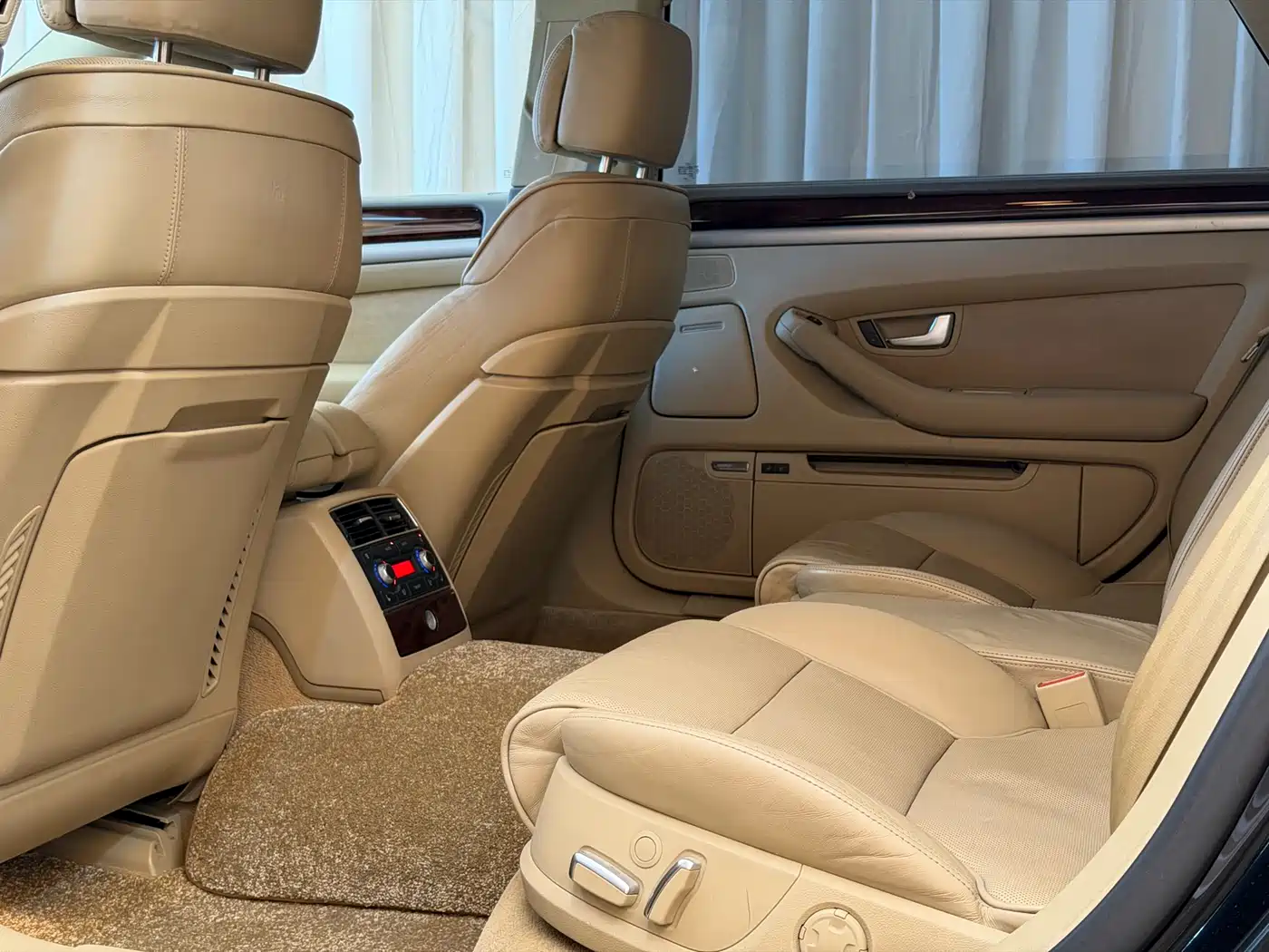 Audi A8 2007 A8L 4.2 FSI quattro Premium фото 12