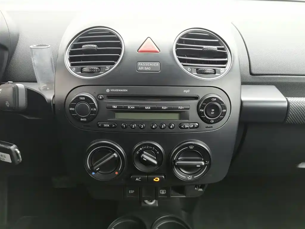 Volkswagen Beetle 2010 Model 1.6 AT фото 12