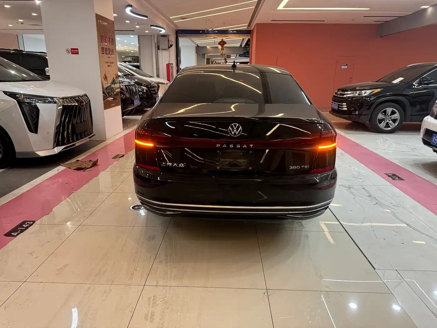 Volkswagen Passat 2024 380TSI Starlight Luxury Edition фото 14