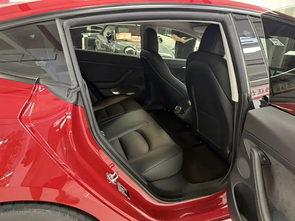 Photo 23 - Tesla Model 3