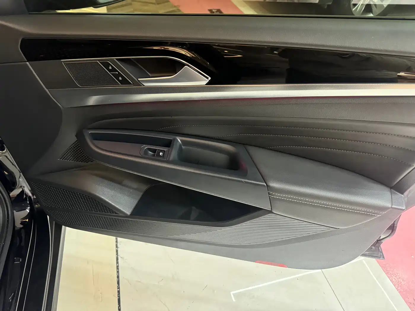 Volkswagen Passat 2024 380TSI Starlight Luxury Edition фото 12