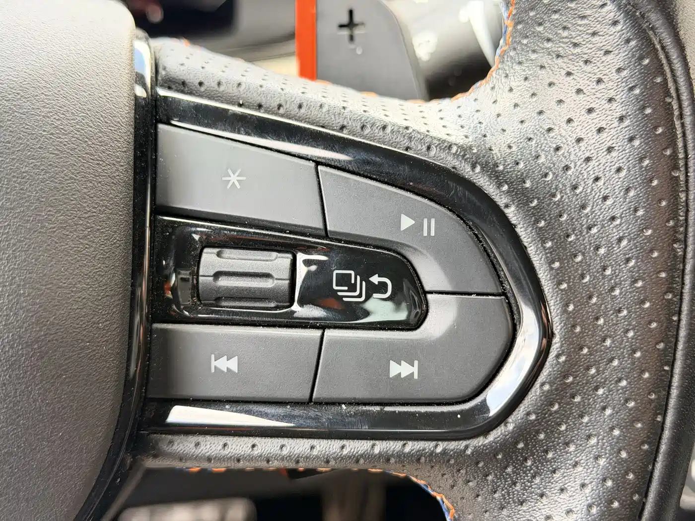 Lynk & Co 02 Hatchback 2021 2.0TD Halo Driving Control Package Edition фото 8