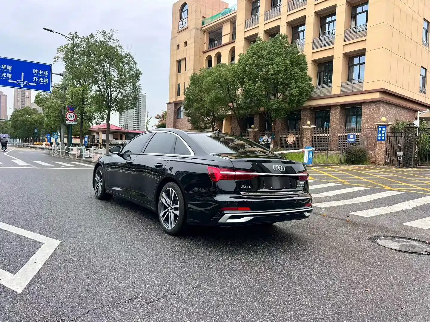 Фото 9 - Audi A6L