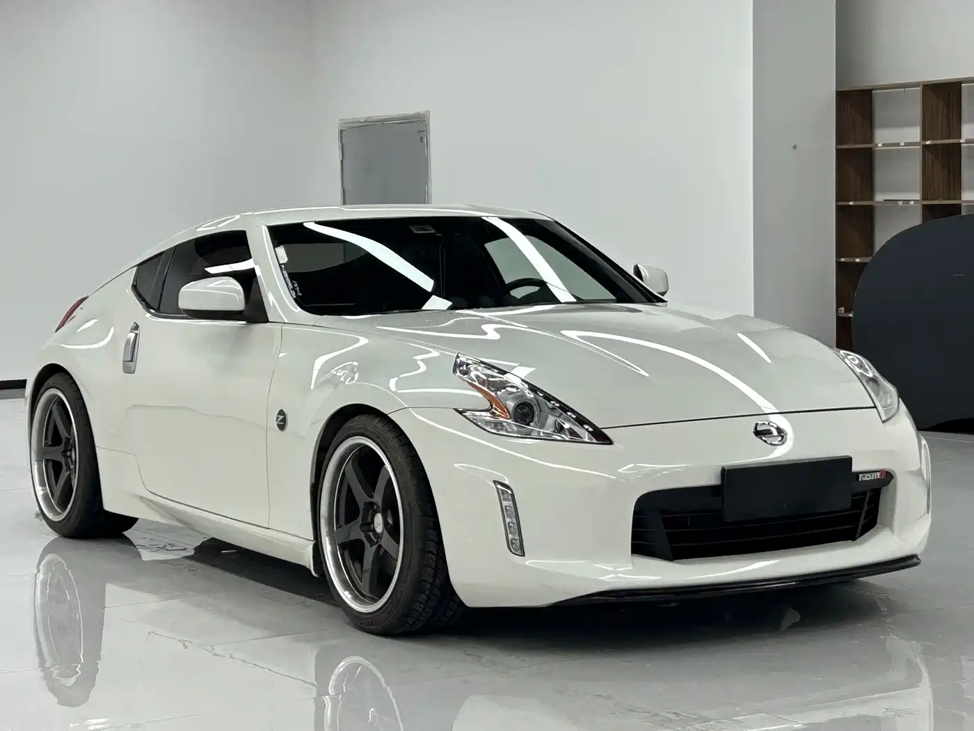 Nissan 370Z 2013 3.7L Coupe фото 3