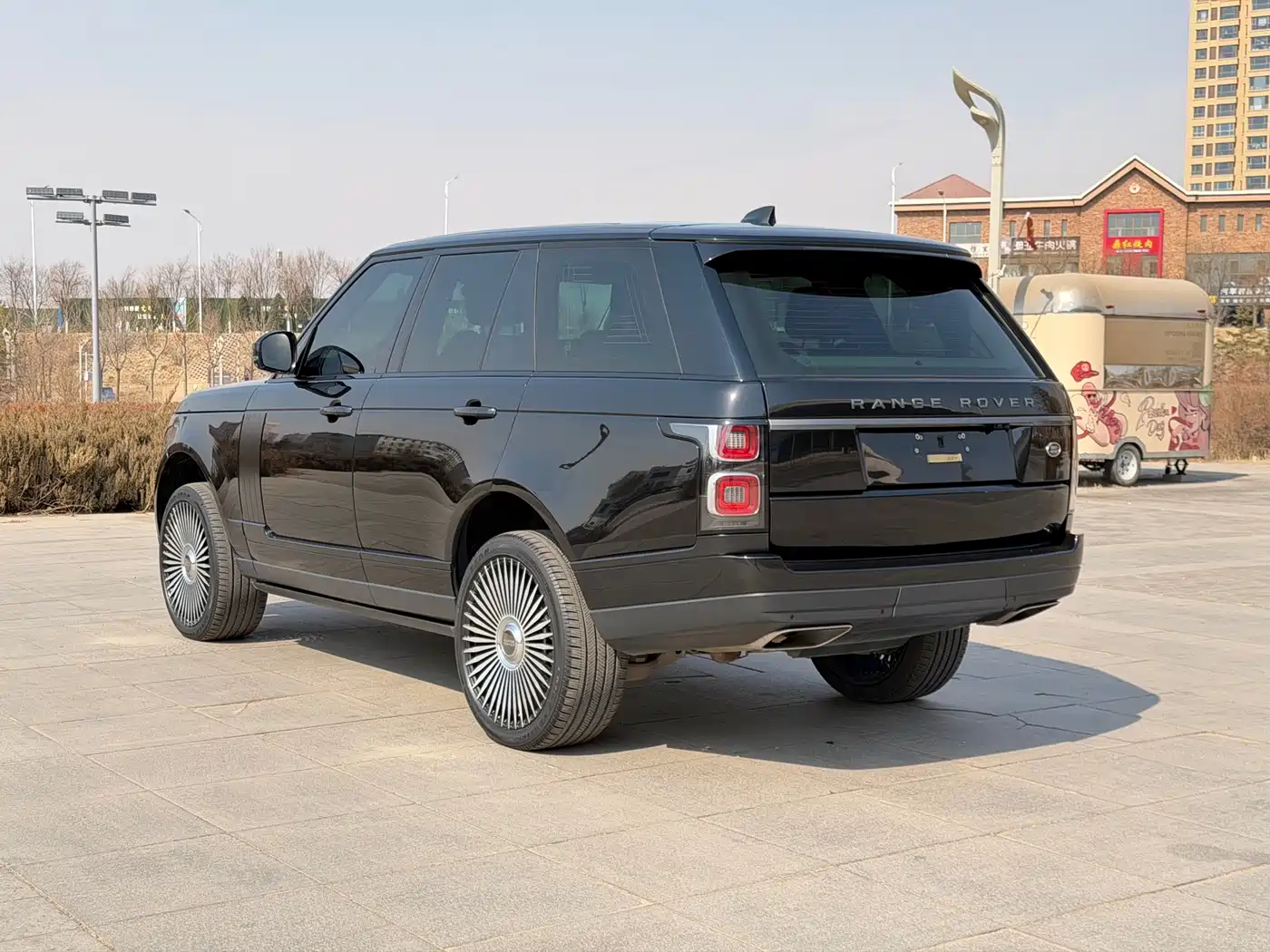Land Rover Range Rover 2022 3.0 L6 360PS Golden Age Edition фото 5