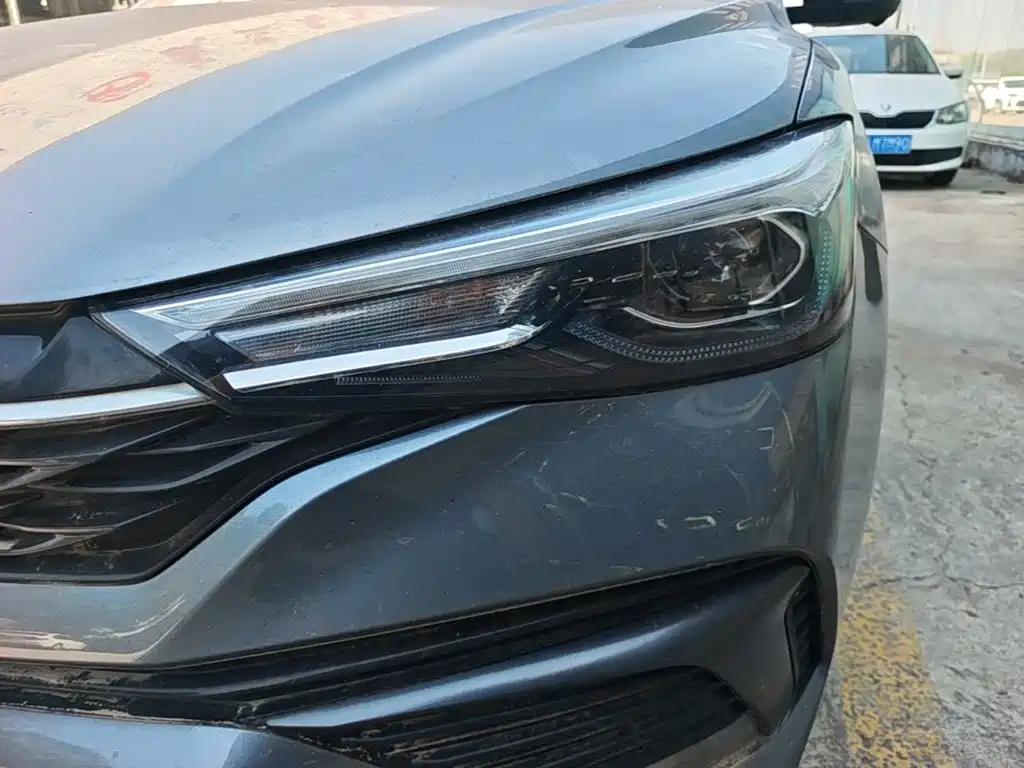 Фото 24 - Roewe i5