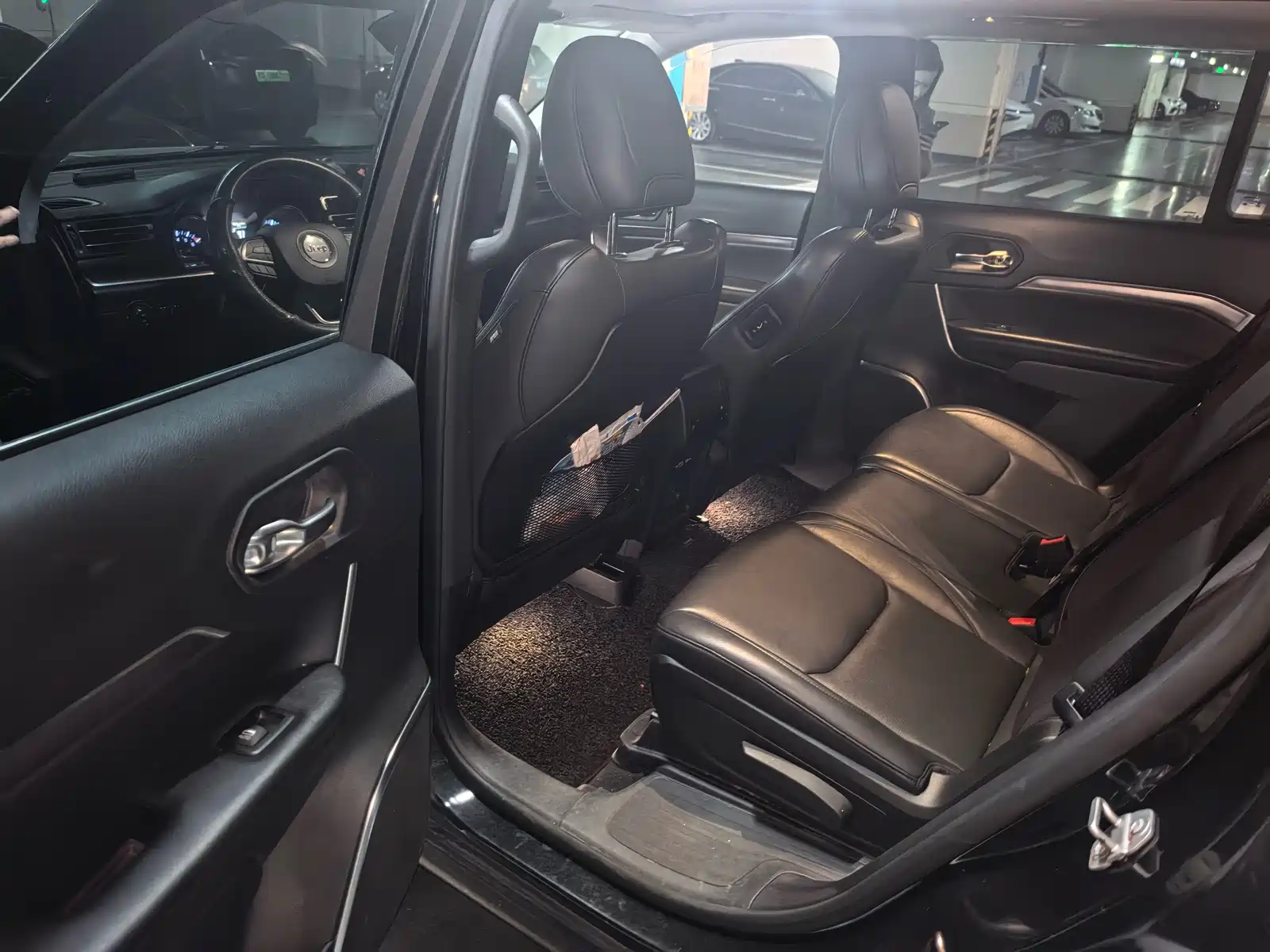 Фото 5 - Jeep Grand Commander