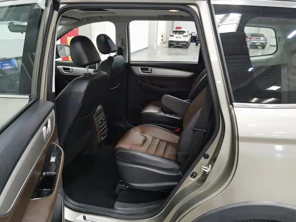Dongfeng Fengxing Fengxing SX6 2018 2018 1.6L CVT Luxury