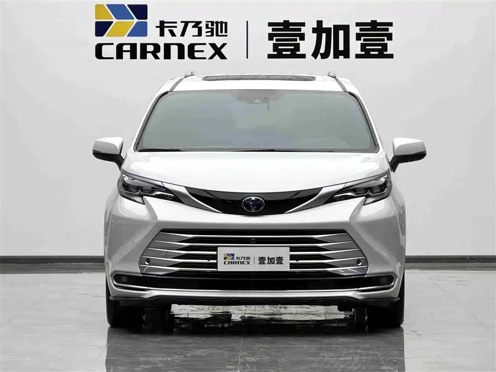 Toyota Sienna 2023 2.5L Hybrid Platinum Edition фото 2