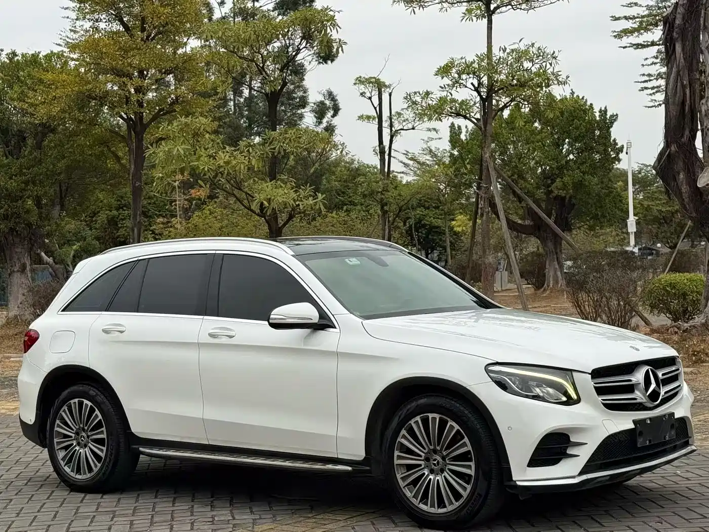 Mercedes-Benz GLC 2017 GLC 260 4MATIC Dynamic фото 3