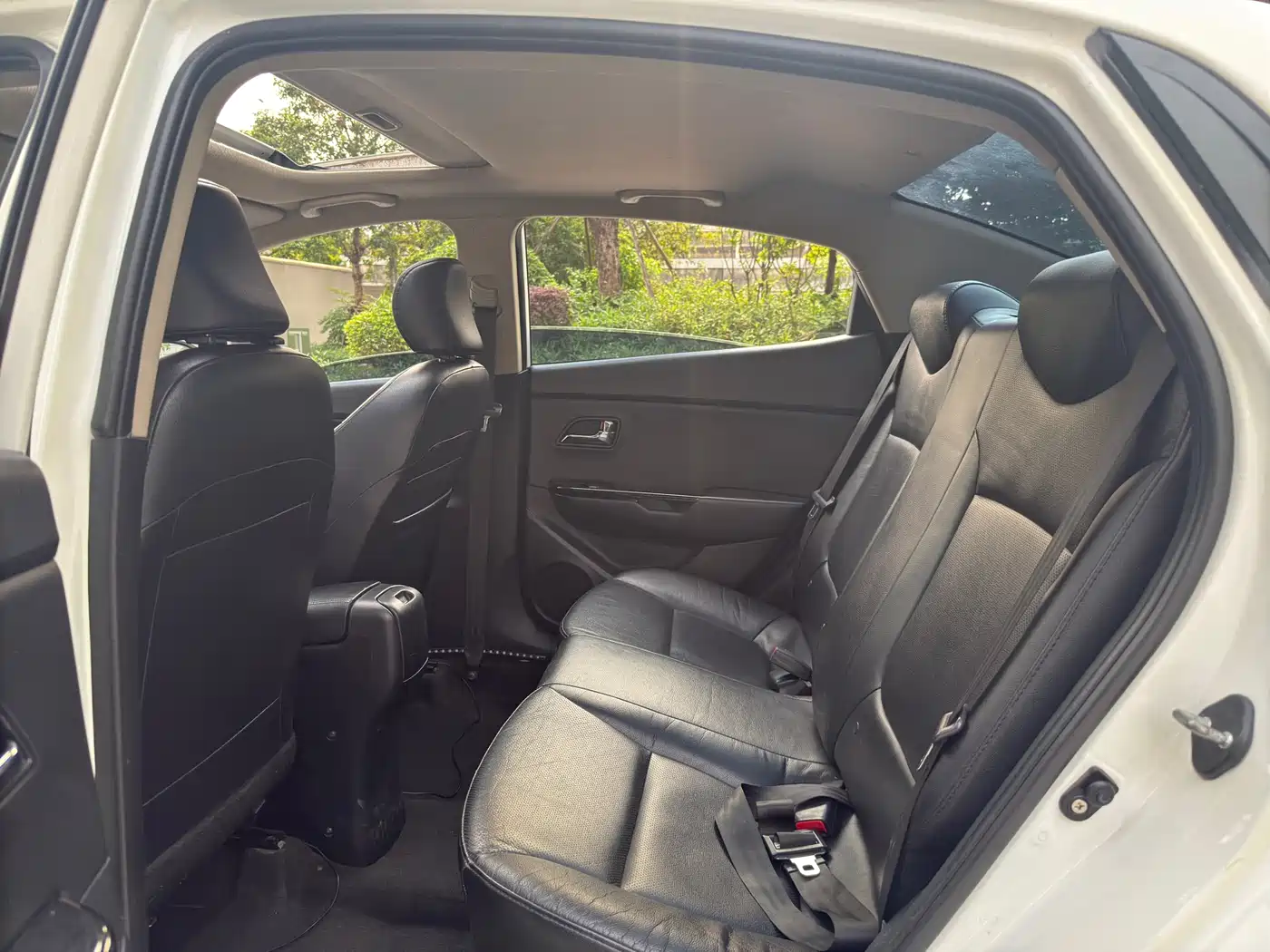 Kia K2 2012 Sedan 1.6L AT Premium Commemorative Edition фото 10