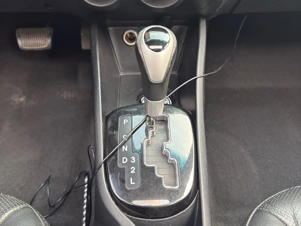 Kia K2 2012 Sedan 1.6L AT Premium Commemorative Edition фото 15