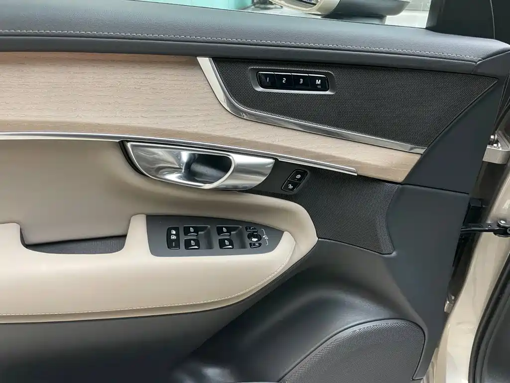 Volvo XC90 2025 2025 Facelift B6 Intelligent Luxury 6-Seater