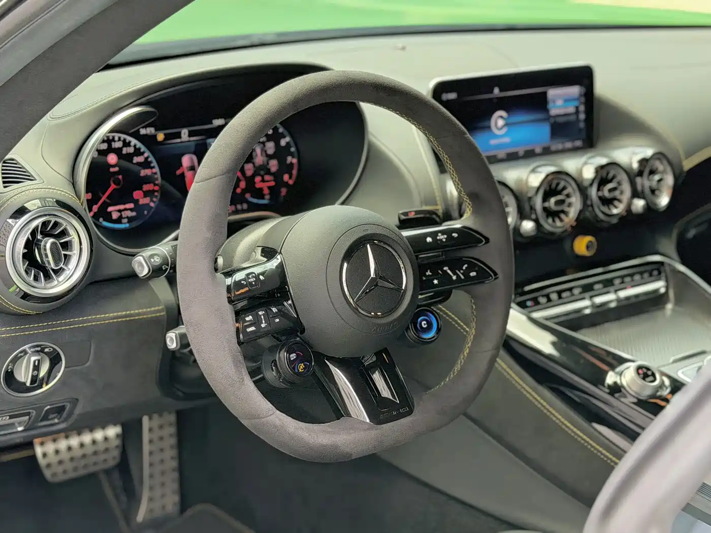 صورة 9 - Mercedes-Benz AMG GT