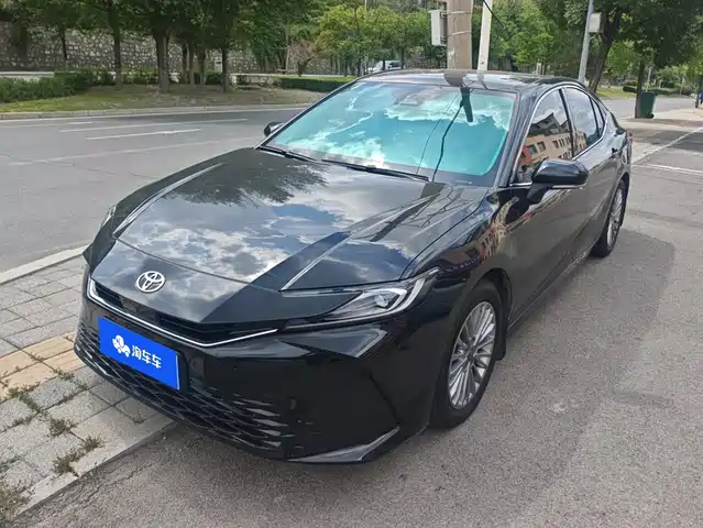 Toyota Camry 2025