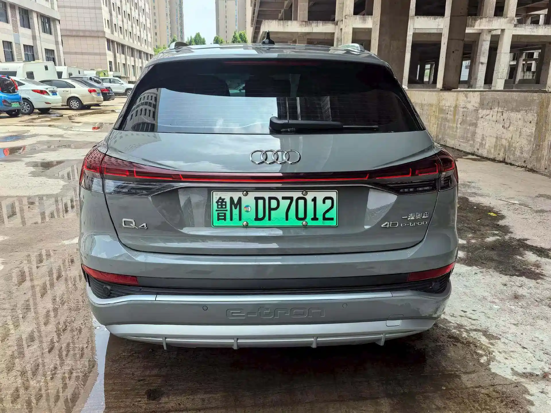 Photo 8 - Audi Q4 e-tron