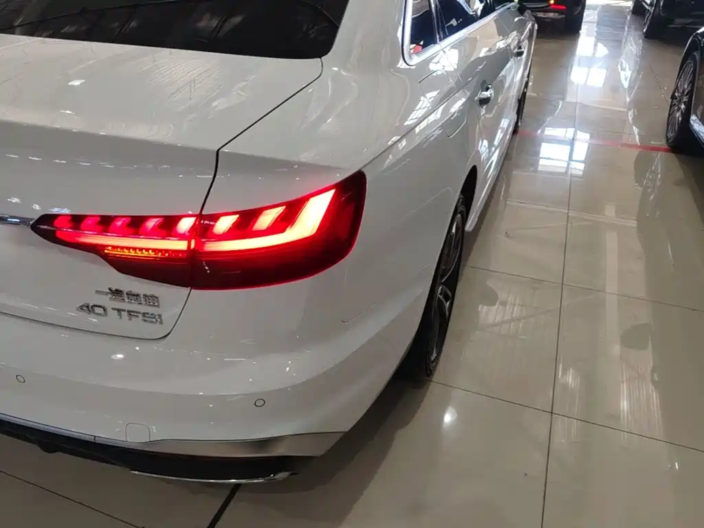 Фото 8 - Audi A4L