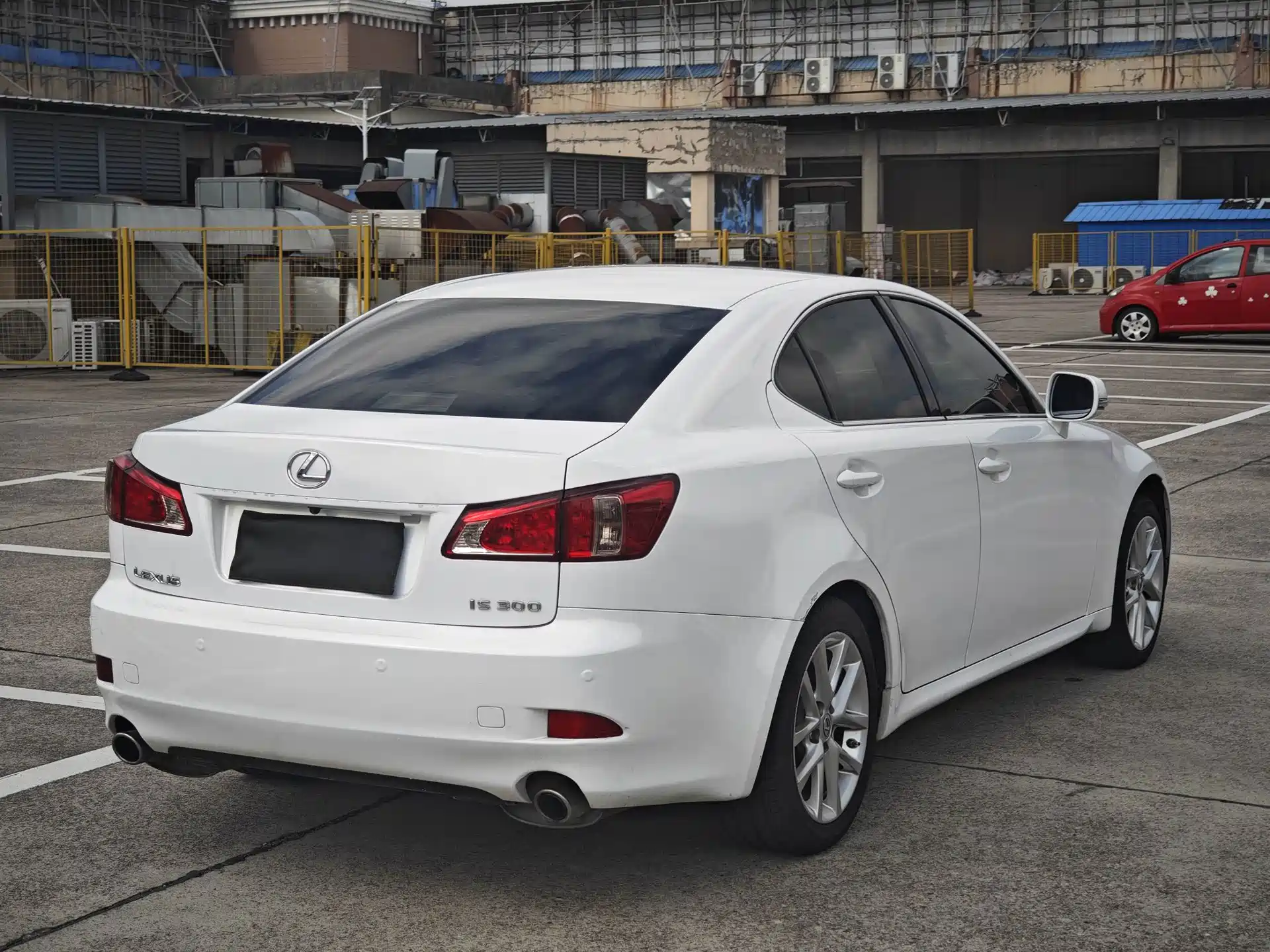 Photo 7 - Lexus IS