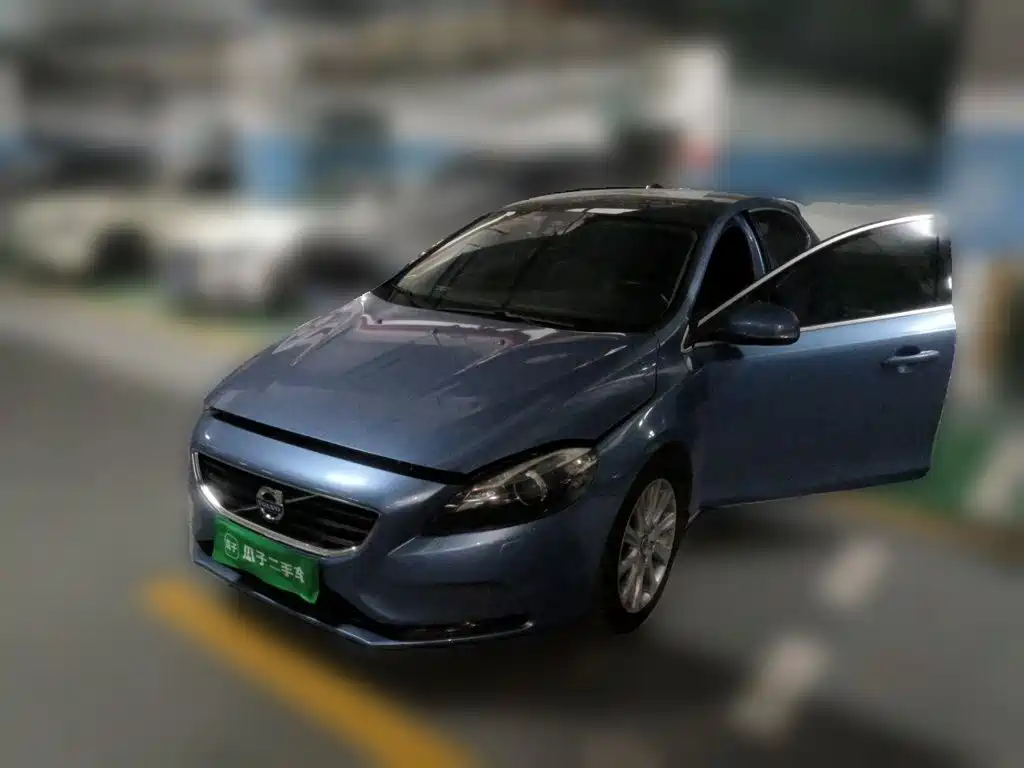 Фото 2 - Volvo V40