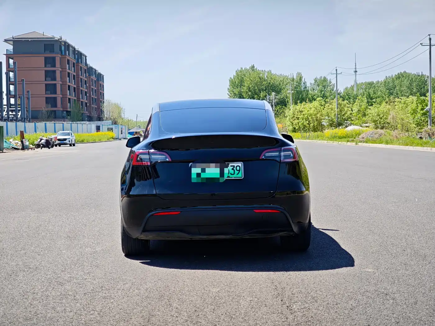 TESLA MODEL Y