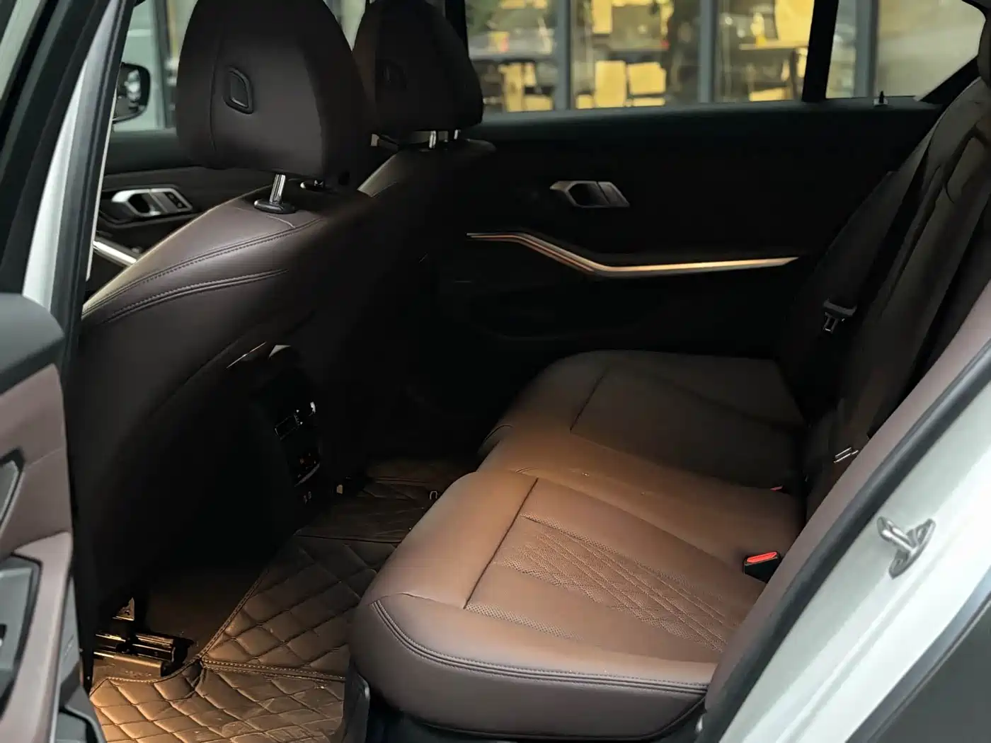 BMW 3 Series 2025 330Li M Sport Night Edition фото 7