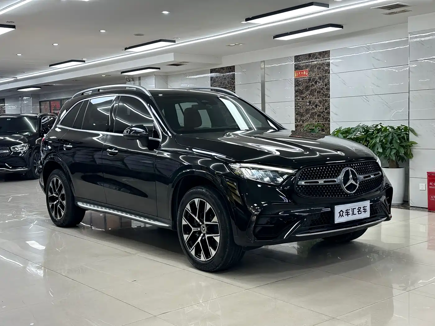 Mercedes-Benz GLC 2023 GLC 260 L 4MATIC Luxury 7-Seater фото 3