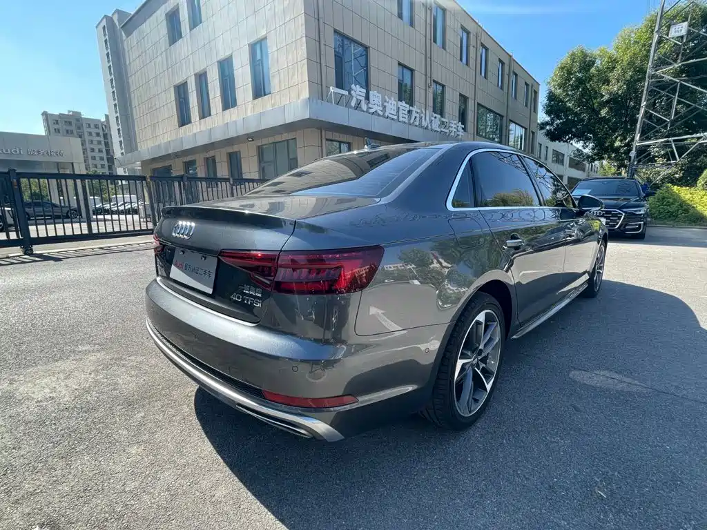 Фото 7 - Audi A4L