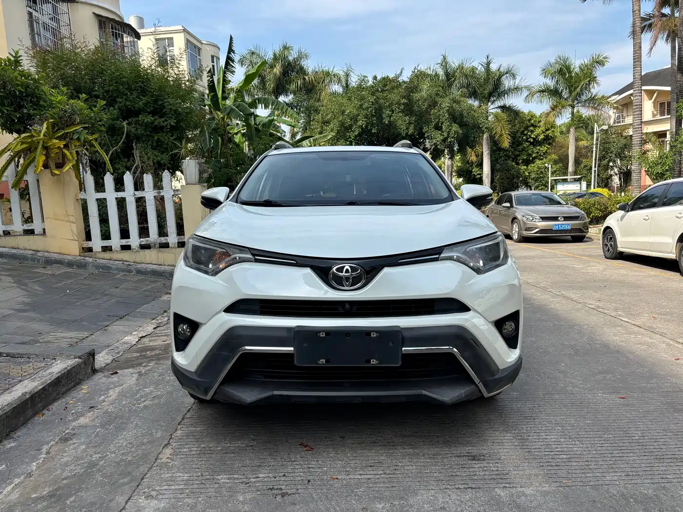 Toyota RAV4 Rongfang 2016 2.0L CVT 2WD Trend (China V) фото 2