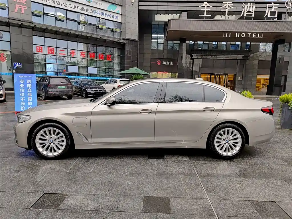 BMW 5 Series New Energy 2021 535Le Luxury Package фото 3