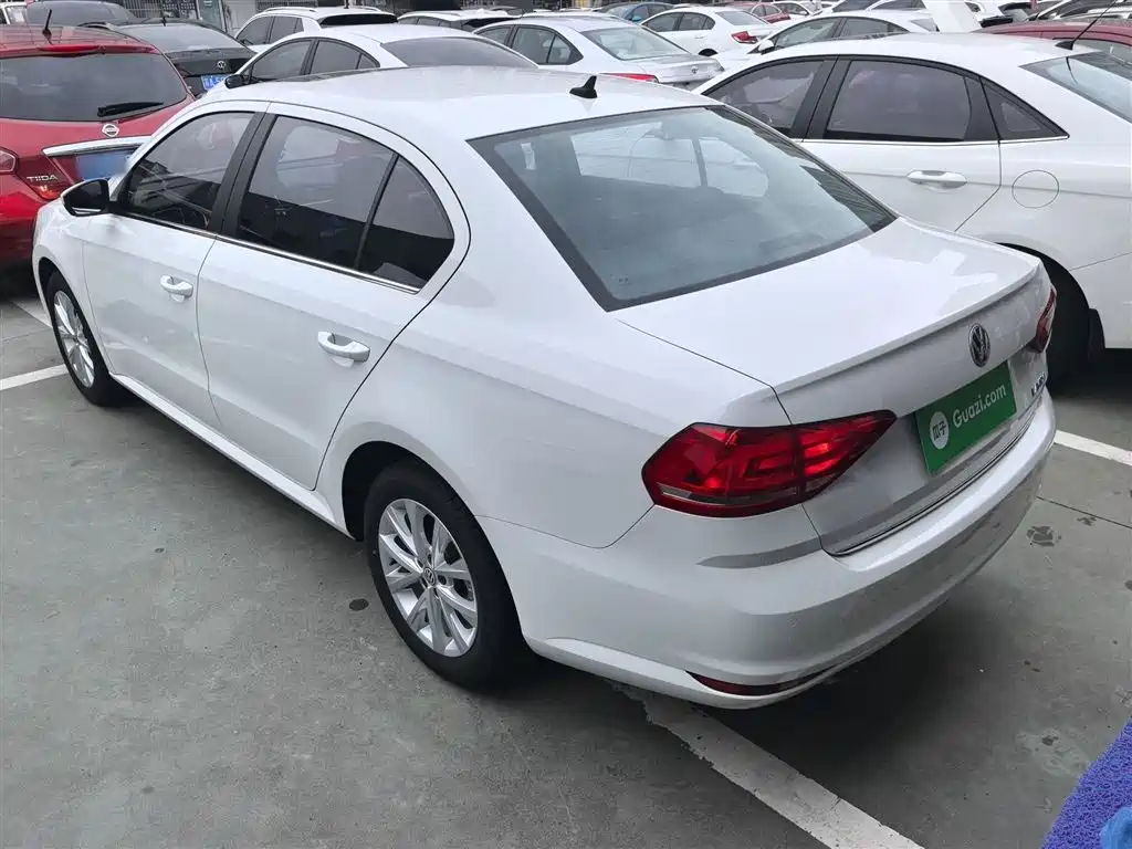 Volkswagen Lavida 2017 1.6L Automatic Comfort Edition фото 5