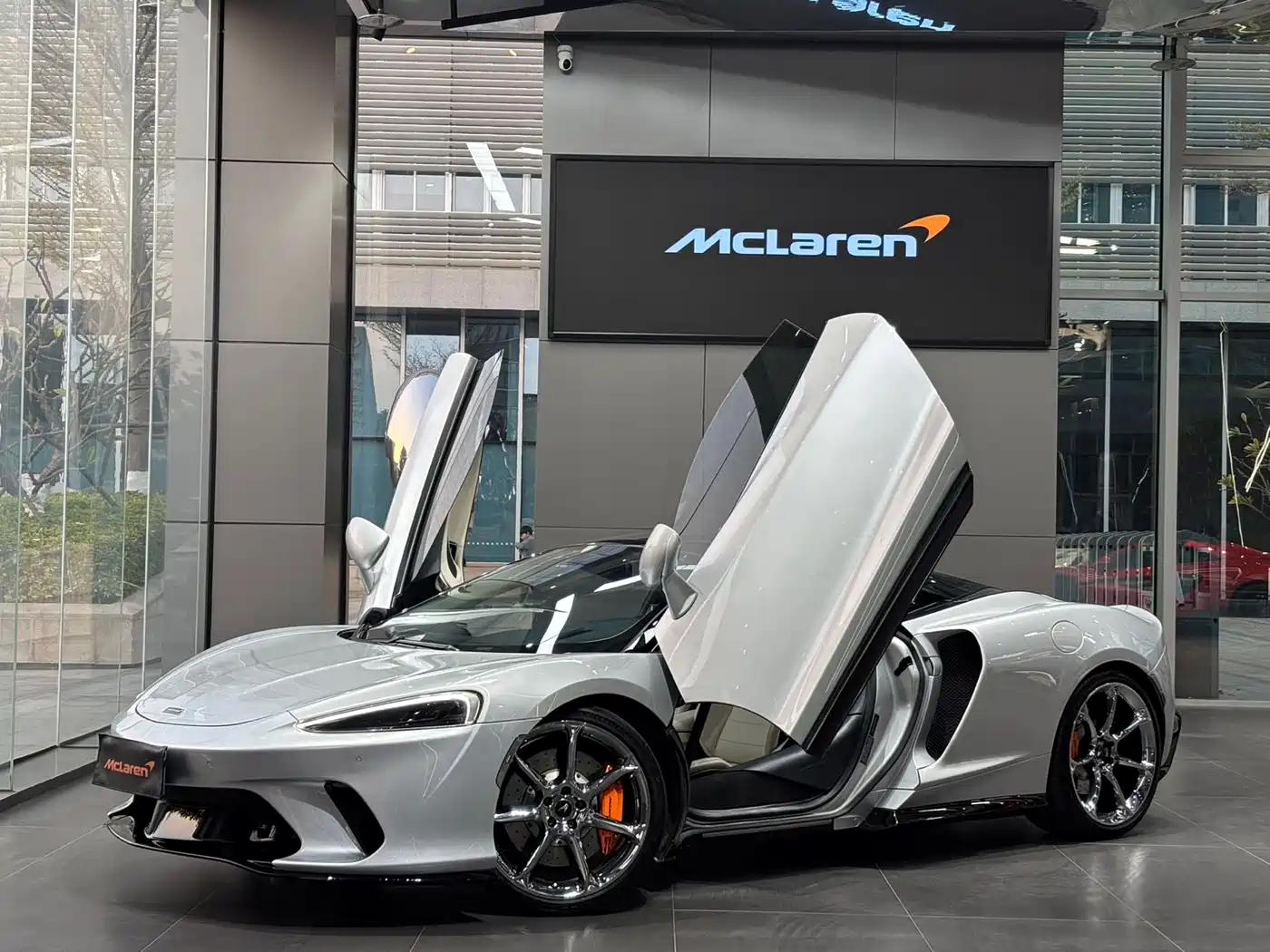 McLaren GT