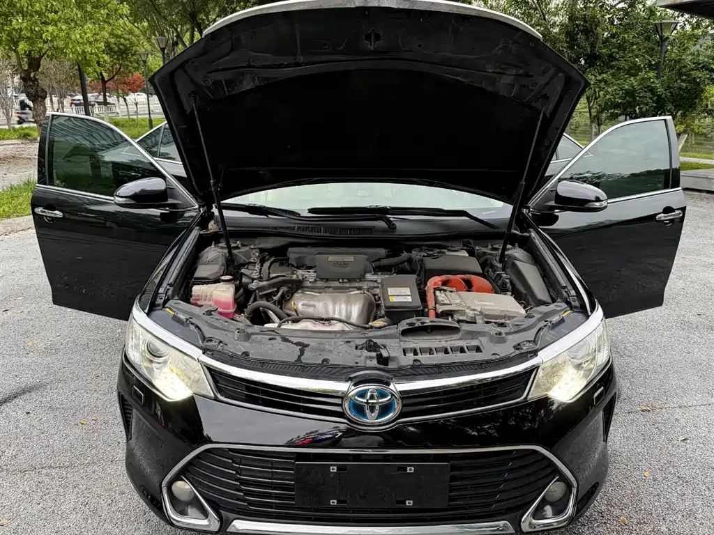 Toyota Camry 2016 Hybrid 2.5HG 10th Anniversary Luxury Navigation Edition фото 25