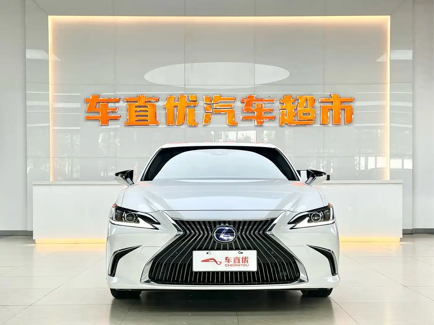 Фото 3 - Lexus ES