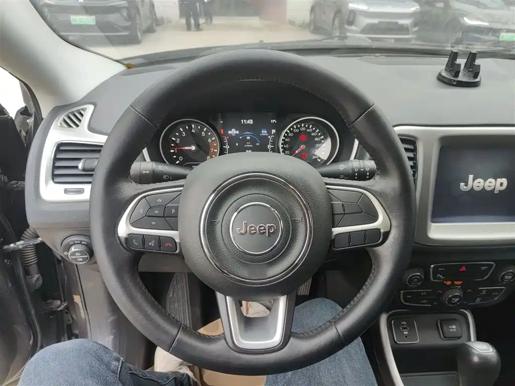 Фото 11 - Jeep Compass