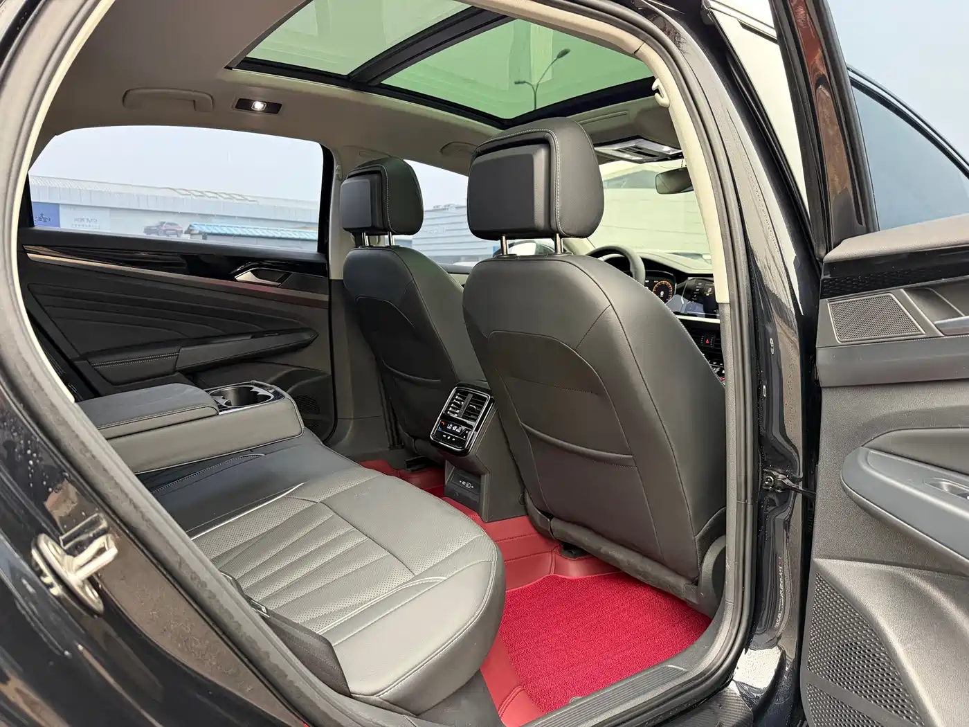 Volkswagen Passat 2024 330TSI Elite Edition фото 32