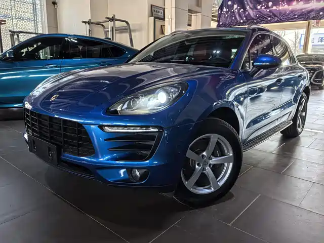 PORSCHE MACAN