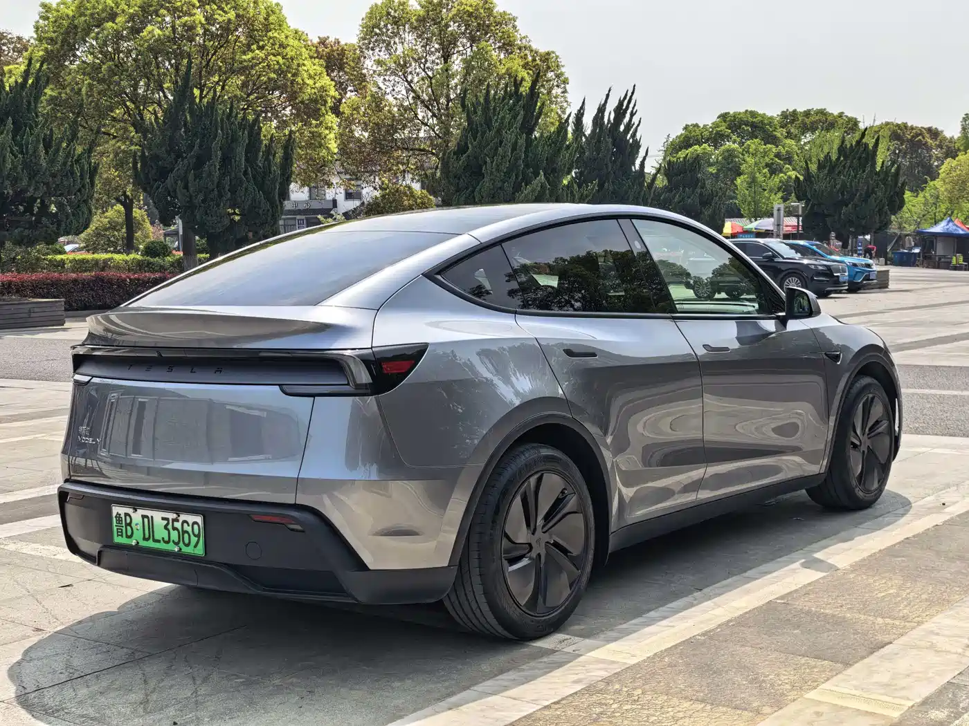 TESLA MODEL Y