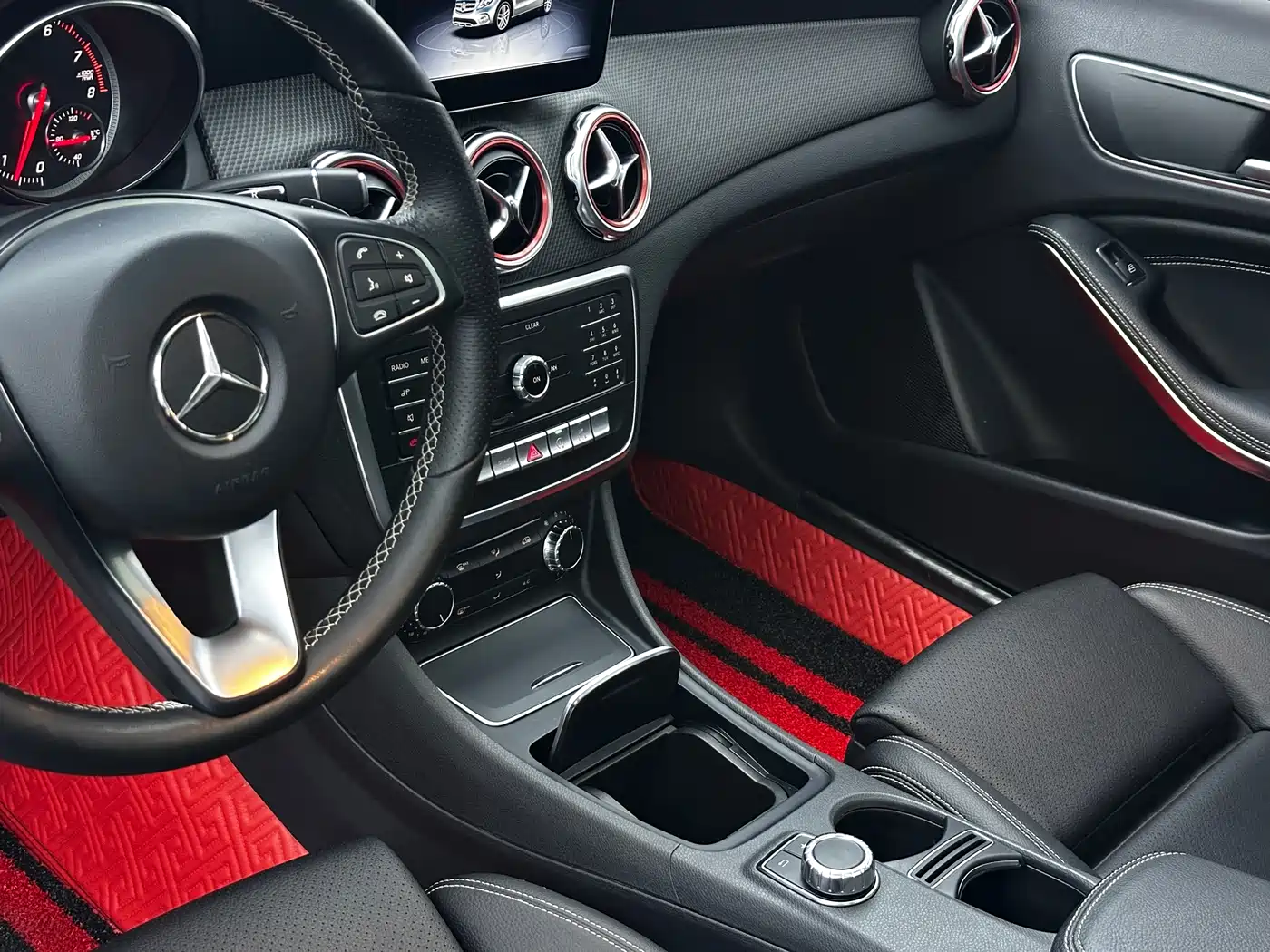Mercedes-Benz GLA 2018 GLA 200 Dynamic фото 22