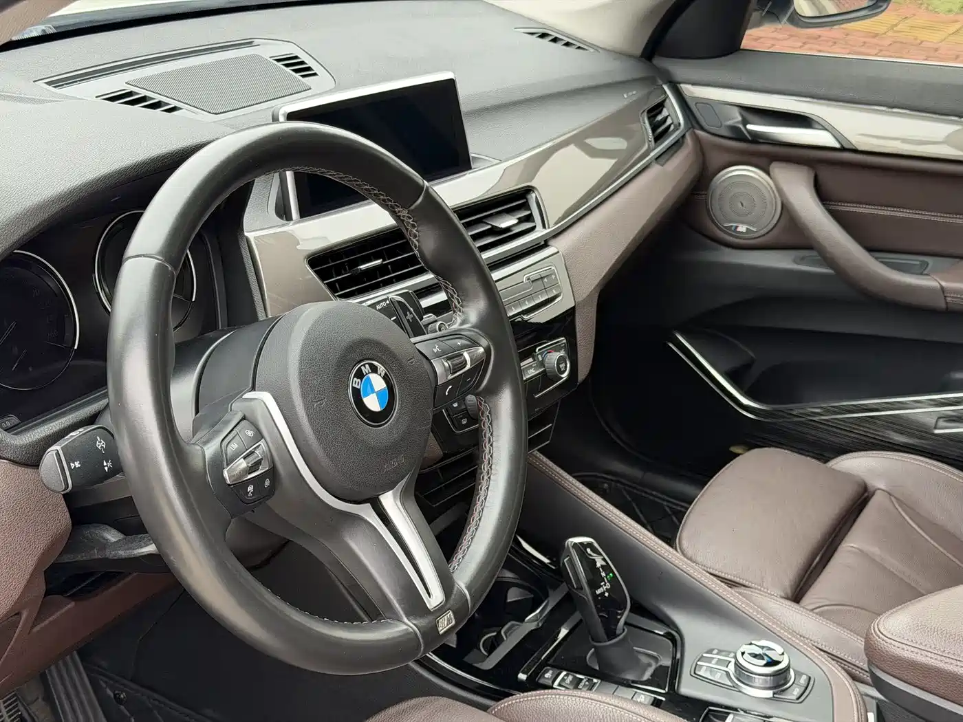 BMW X1 2019 xDrive20Li Premium Model фото 8
